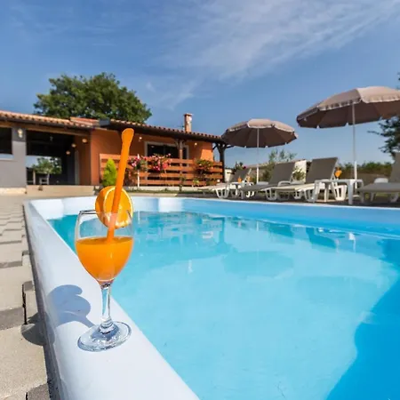 Mit Privatpool Fuer 6 Personen Ca 90 Qm In Pula, Istrien Istrische Riviera Feriehus