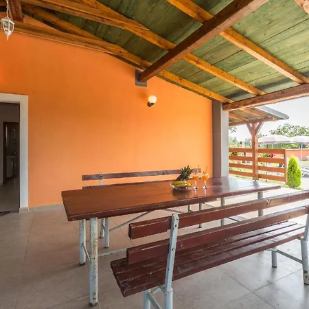 Mit Privatpool Fuer 6 Personen Ca 90 Qm In Pula, Istrien Istrische Riviera *
