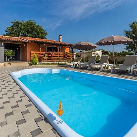 Mit Privatpool Fuer 6 Personen Ca 90 Qm In Pula, Istrien Istrische Riviera Feriehus