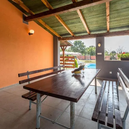 Сasa de vacaciones Mit Privatpool Fuer 6 Personen Ca 90 Qm In Pula, Istrien Istrische Riviera