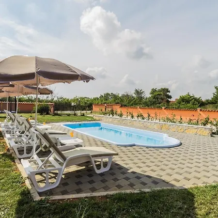 Mit Privatpool Fuer 6 Personen Ca 90 Qm In Pula, Istrien Istrische Riviera * Póla