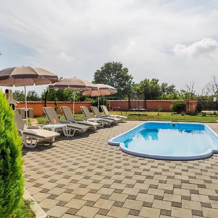 Mit Privatpool Fuer 6 Personen Ca 90 Qm In Pula, Istrien Istrische Riviera Pola