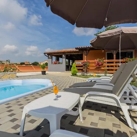 Mit Privatpool Fuer 6 Personen Ca 90 Qm In Pula, Istrien Istrische Riviera Pola